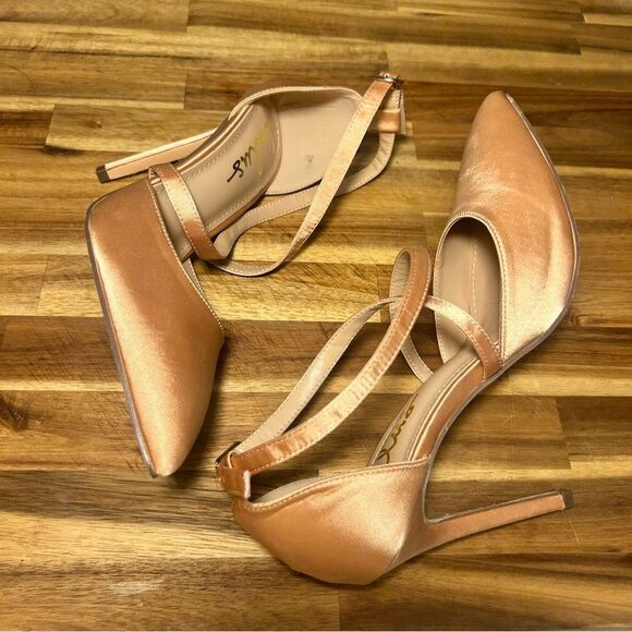 Lulus Freyana Rose Gold Satin Pointed-Toe Pumps Size 6.5 - Picture 14 of 16